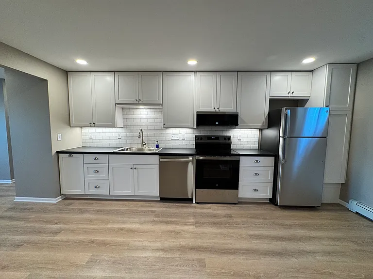 Beautiful kitchen with soft close drawers and doors. Microwave, dishwasher, pull out garbage and plenty of storage with a generous pantry!