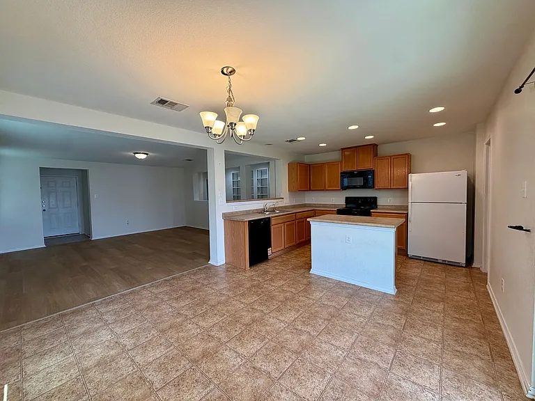 1141 Renaissance Trl — Photo 3