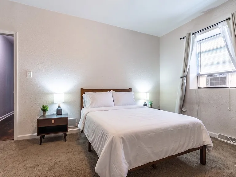 2322 E Carson St — Photo 8