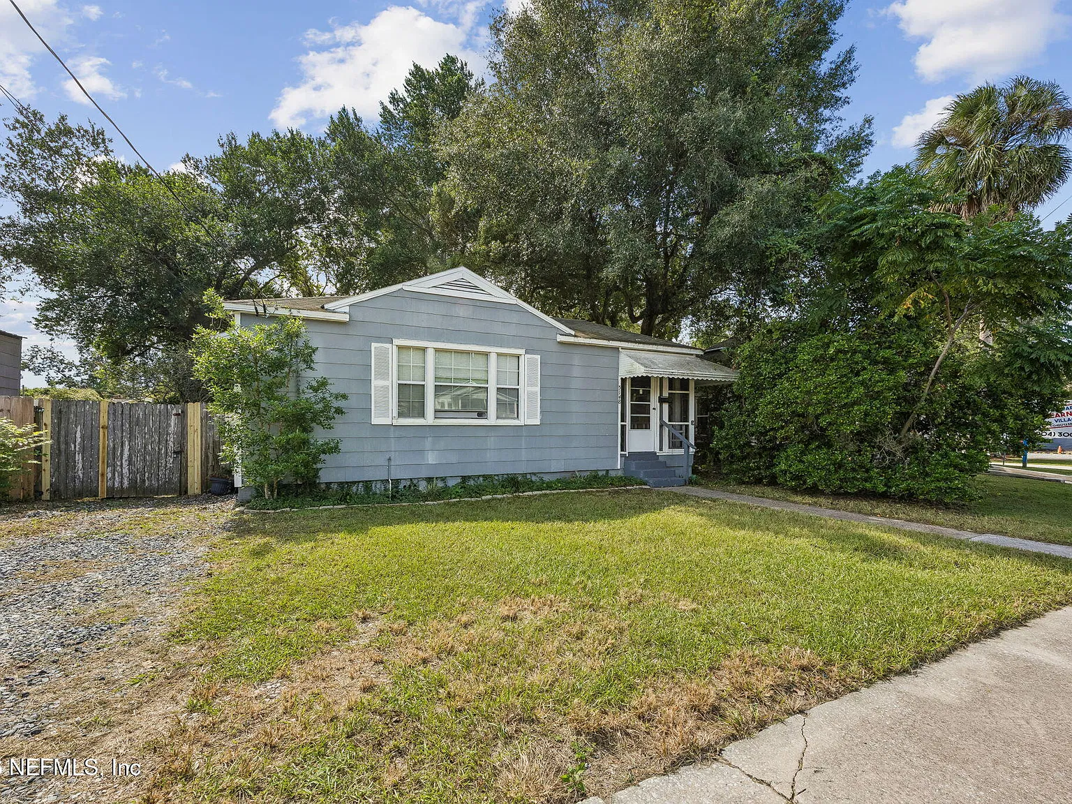 3 bed, 1.0 bath, 884 sqft, $1,375 — Photo 2