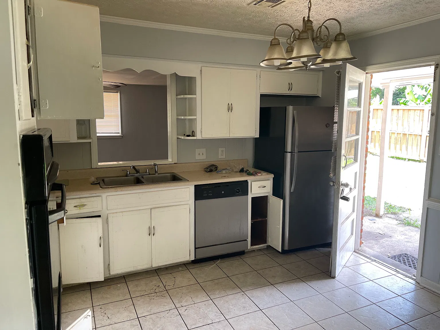 3 bed, 2182 sqft, $1,300 — Photo 3