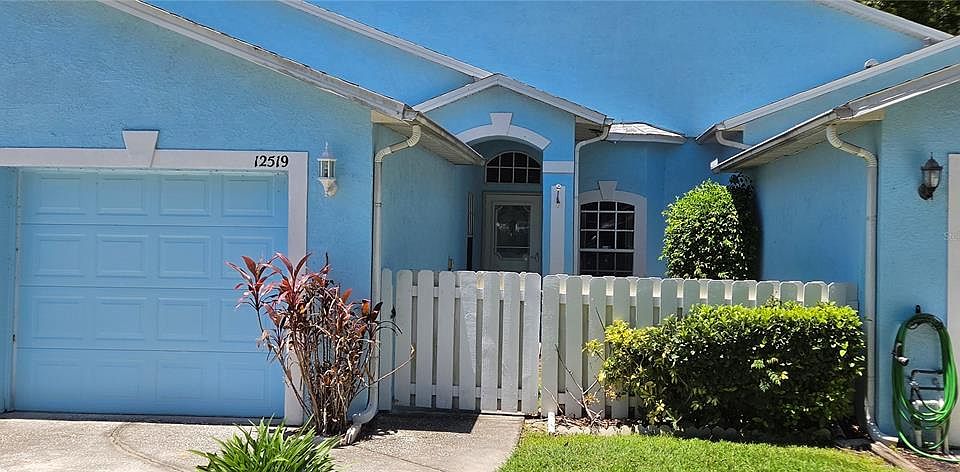 1st image of 12519 Hollybrook Ln