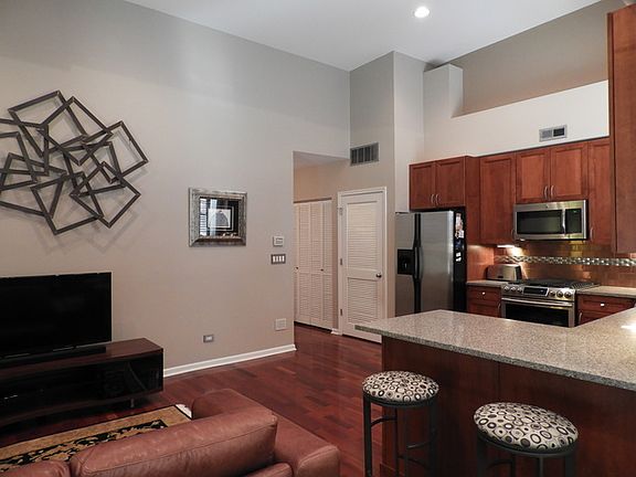 5th image of 934 W Wilson Ave APT 3C