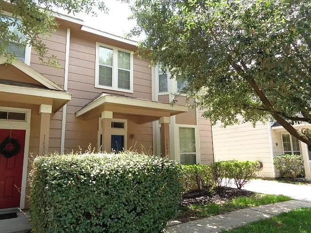 3 bed, 2.5 bath, 1553 sqft, $1,650 — Photo 2
