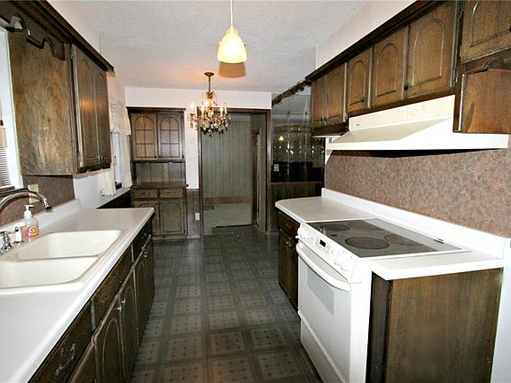 2nd image of 4621 SE 38th St