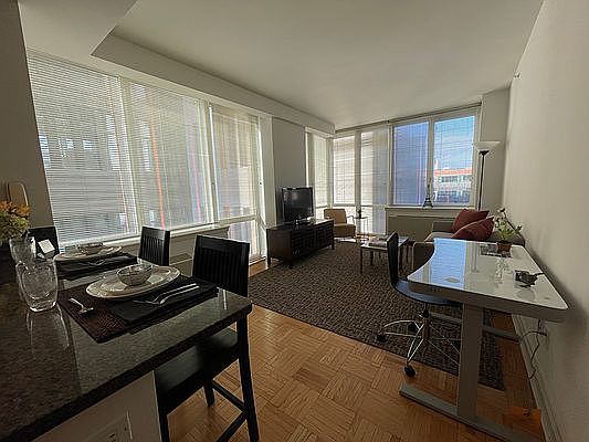 1st image of 1510 Lexington Ave APT 9S
