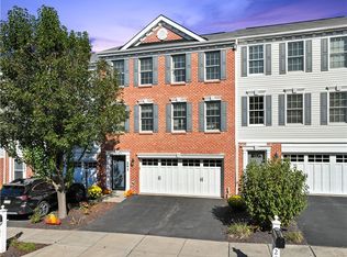 241 Overlook Ct, Coraopolis, PA 15108