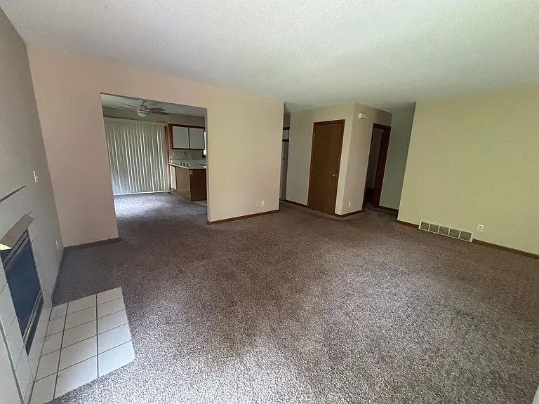 2135 S 46th Ave — Photo 4