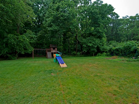 5th image of 15 Hargrove Dr