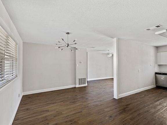 5th image of 821 Ronald St