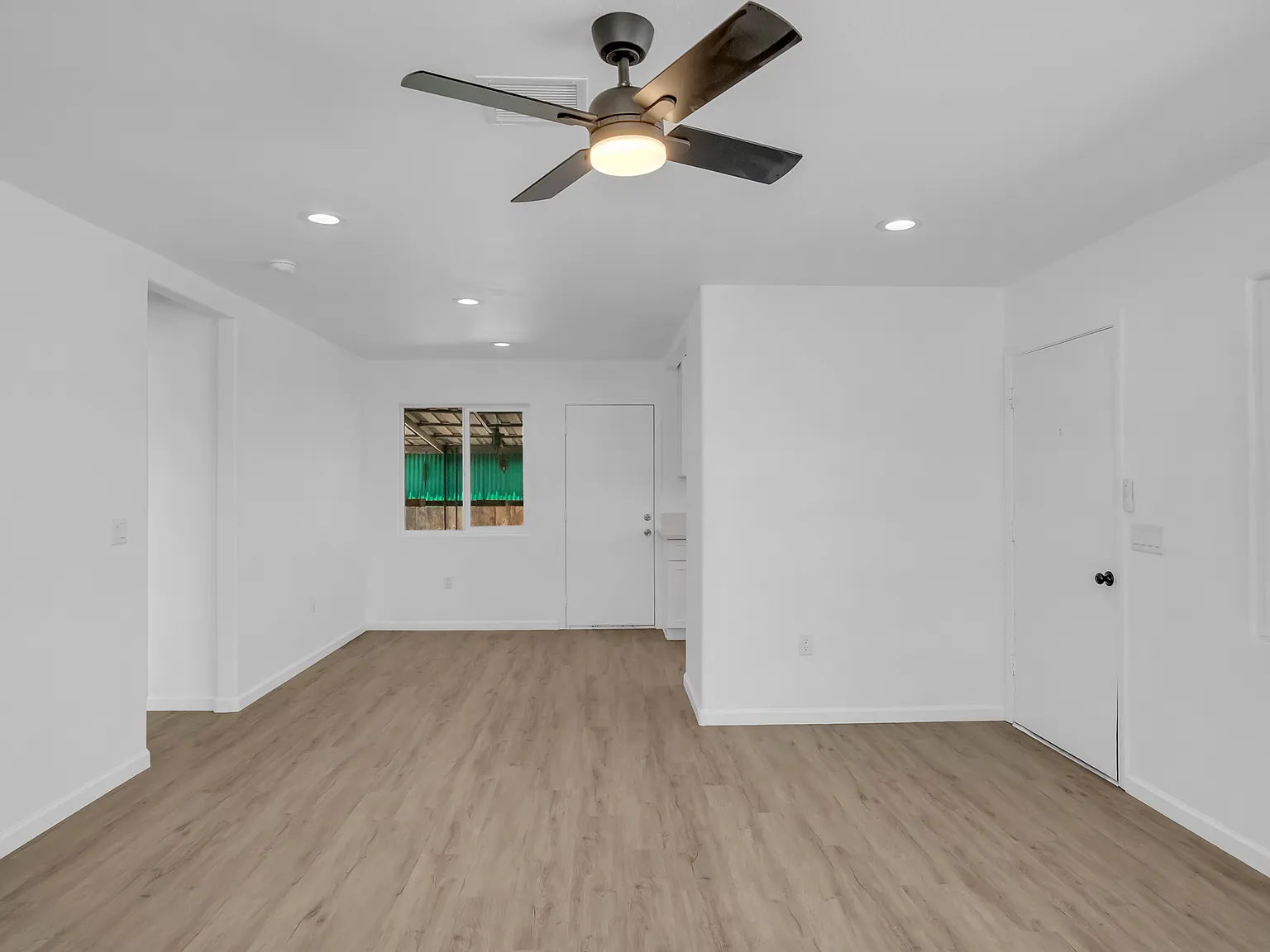 4 bed, 1220 sqft, $2,750 — Photo 4