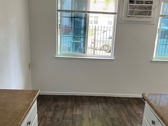 3rd image of 2700 32nd St Unit 4