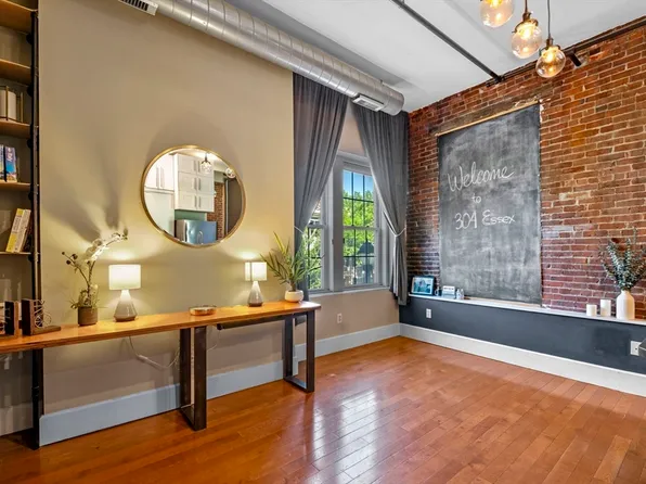 304 Essex St Unit 3, Salem, MA 01970
