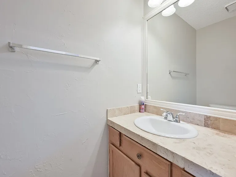 1521 Stratford Dr — Photo 35