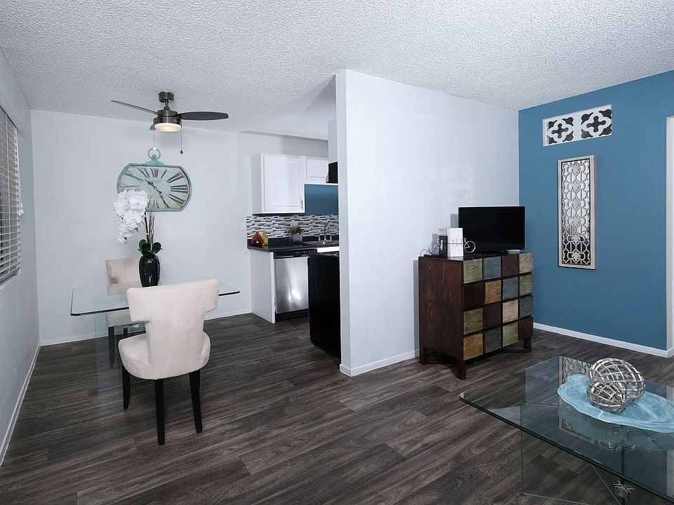 Fifteen 50 Apartments - Living and Dining Area