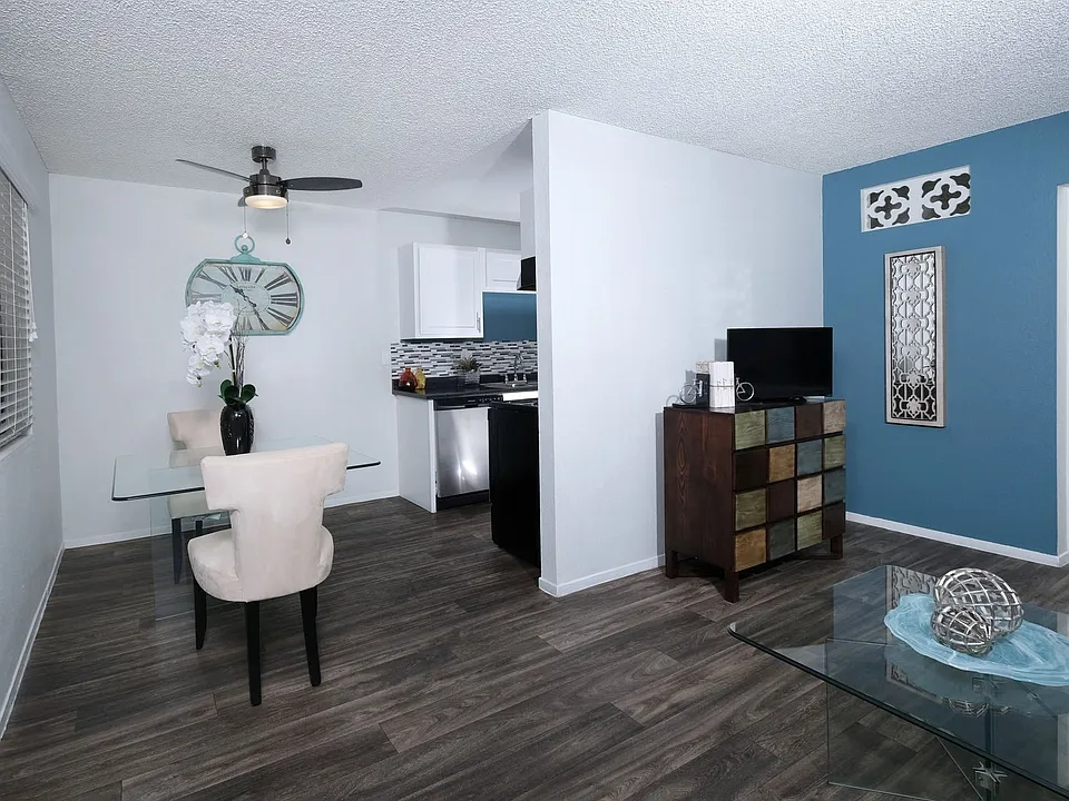 Fifteen 50 Apartments - Living and Dining Area