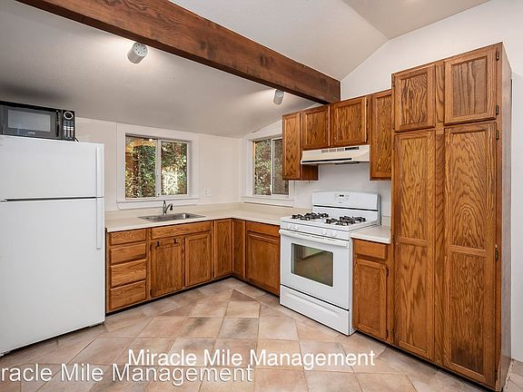 5th image of 300 Montezuma Ave Unit 300