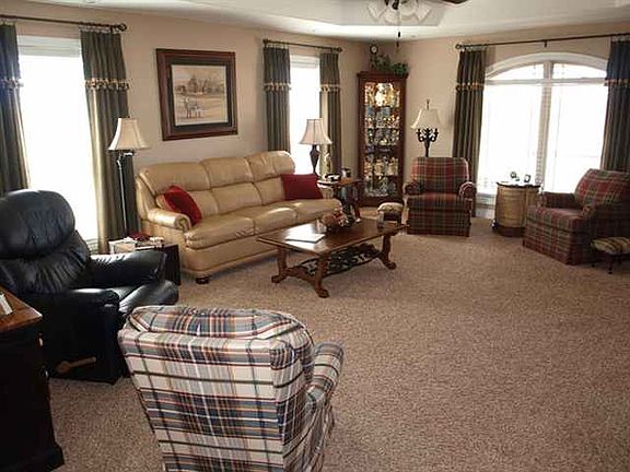 3rd image of 1200 NE Cypress Ln
