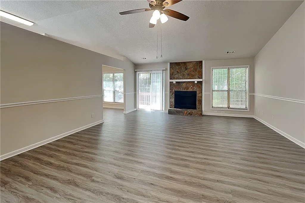 3 bed, 2.0 bath, 1708 sqft, $1,890 — Photo 3