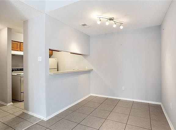 4th image of 305 Parkview Blvd