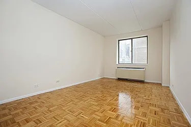 Rented by Siderow Residential Group