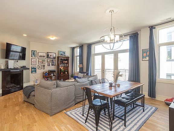 2nd image of 711 W Grand Ave #402