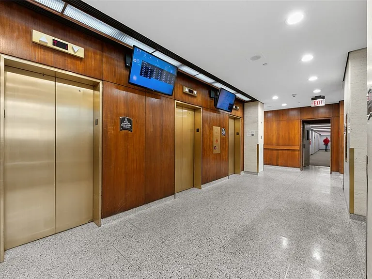 320 Fort Duquesne Blvd #8N — Photo 20