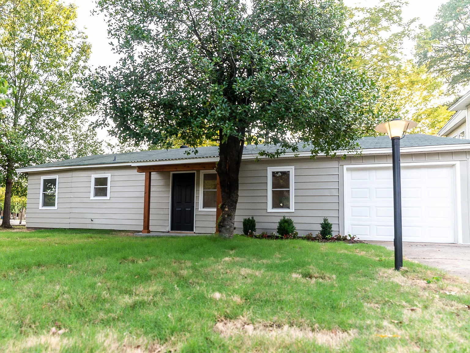 3 bed, 1200 sqft, $1,600 — Photo 2