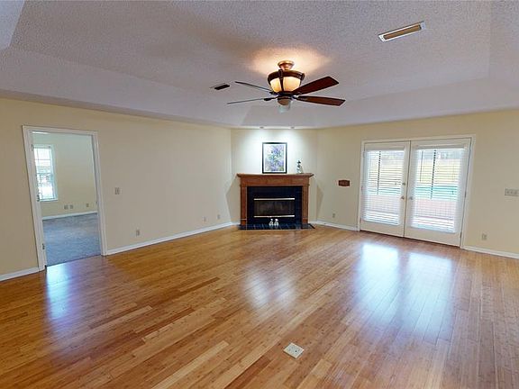 2nd image of 379 Oak Lake Dr