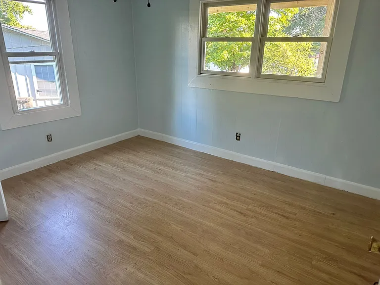 910 Hill Ter — Photo 16