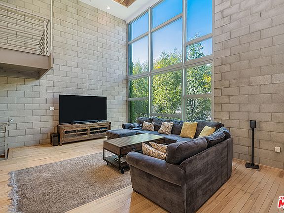 2nd image of 3450 Cahuenga Blvd W APT 804