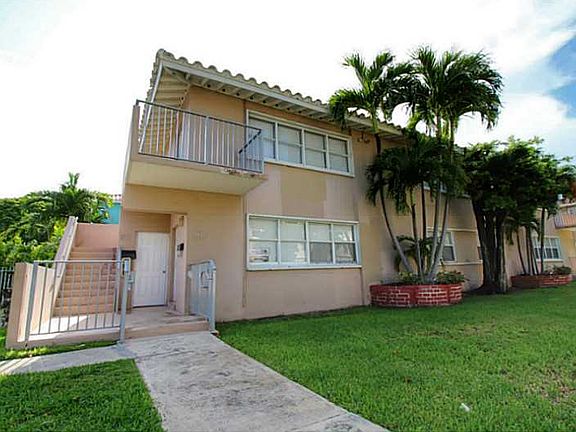 2nd image of 1601 N Treasure Dr