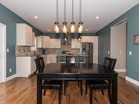 3rd image of 9122 Prairiewood Cir