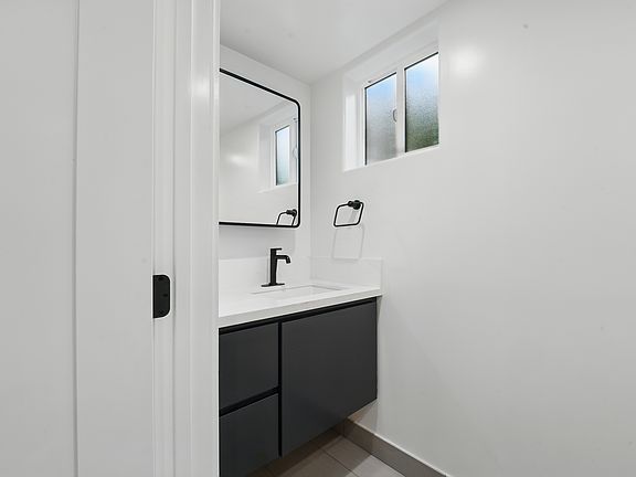 5th image of 8234 1/2 Blackburn Ave