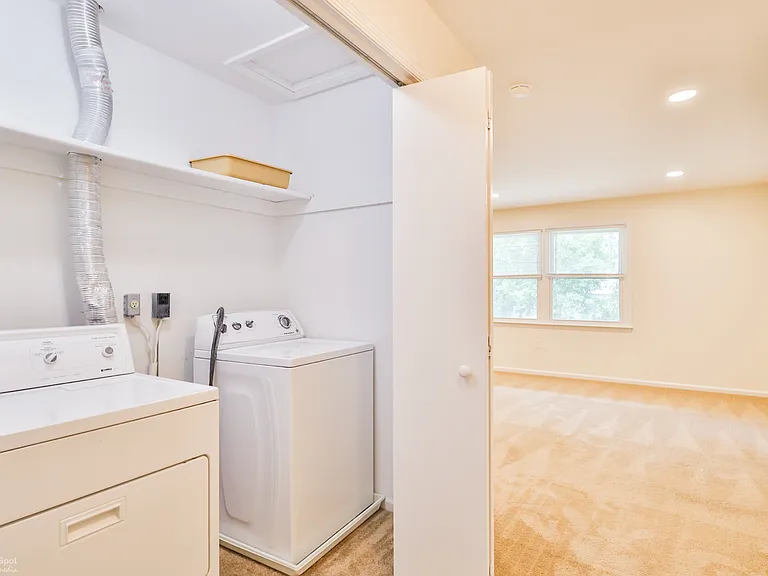 2066 Chester Rd #4 — Photo 12