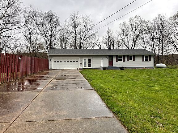 3rd image of 425 Lakewood Dr