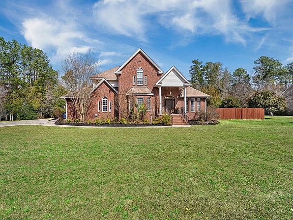 2nd image of 121 Wintergreen Rd