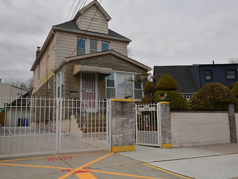 2410 Gillmore St #2 — Photo 6