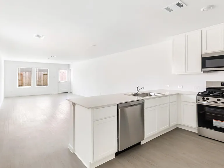 917 Capracotta Dr — Photo 15