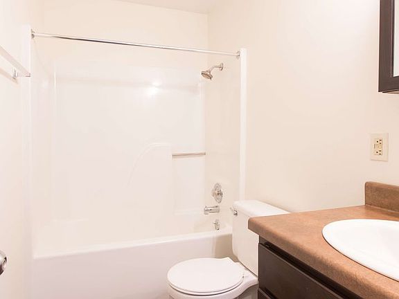 5th image of 1402 1/2 S 13th St APT 11
