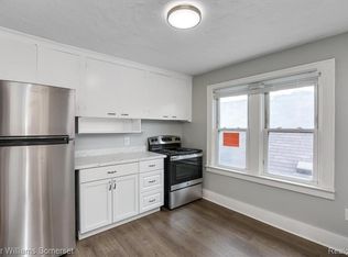 1565 Oak St, Wyandotte, MI 48192
