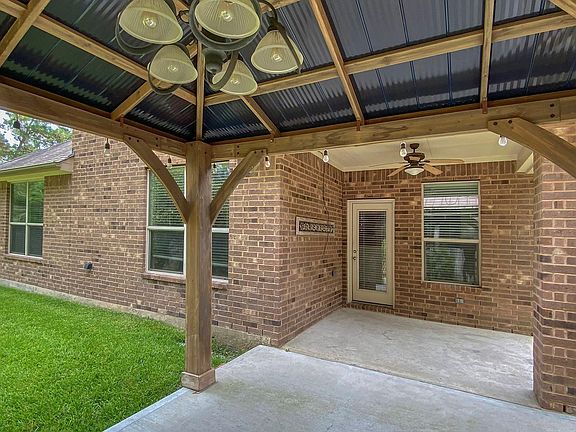3rd image of 10 Arrowfeather Pl