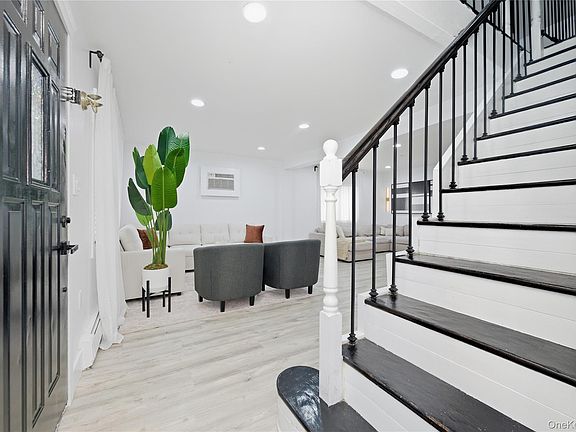 3rd image of 54 Morning Glory Road