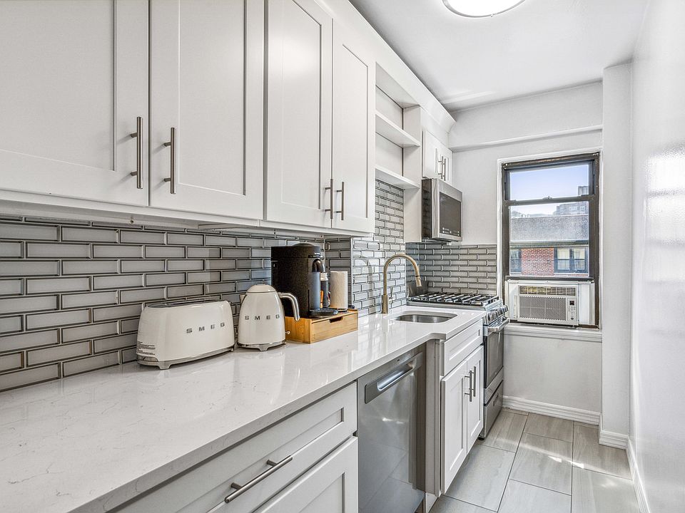 1st image of 241 6th Ave #7F