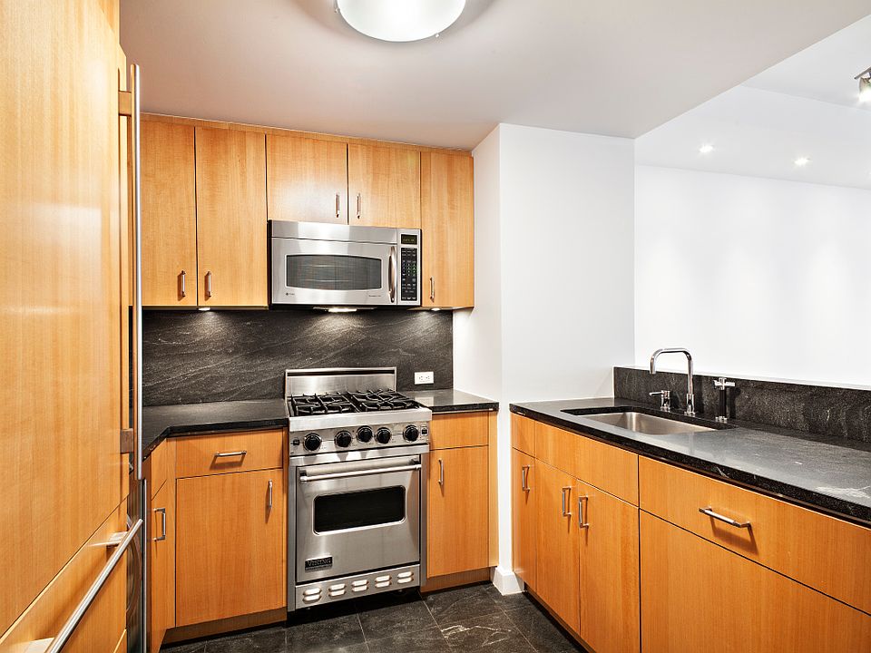 1st image of 100 W 58th St APT 10E