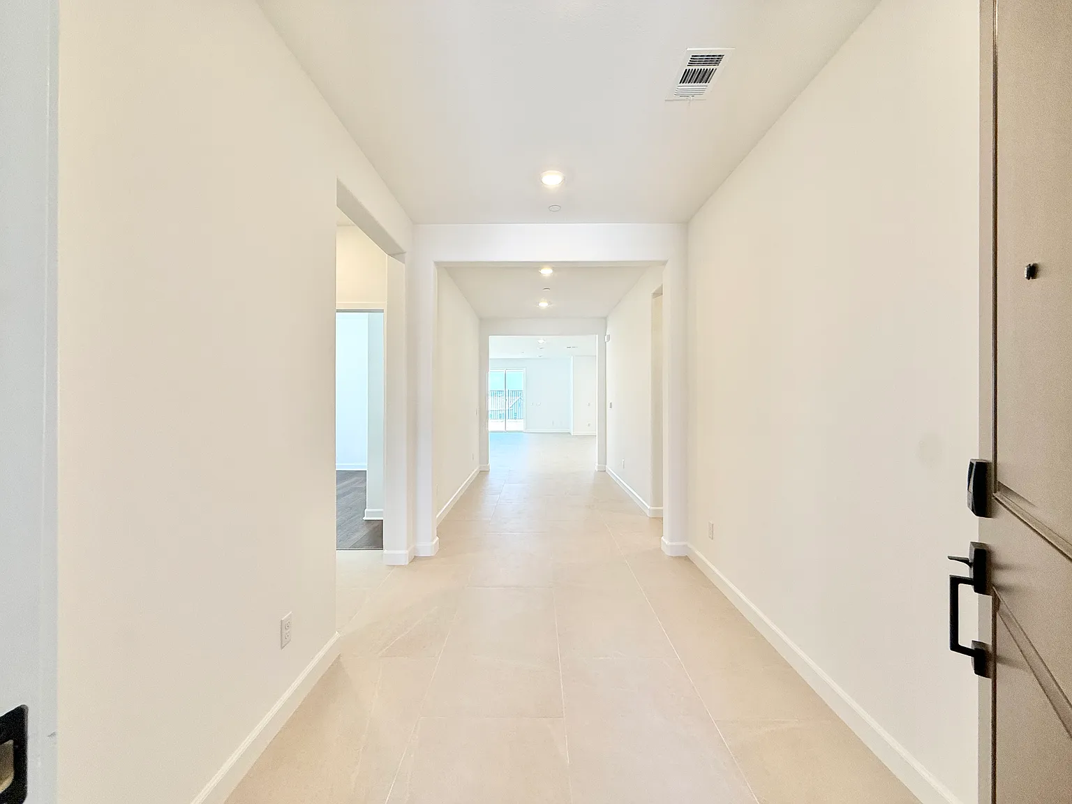 4 bed, 3.5 bath, 3335 sqft, $6,200 — Photo 2