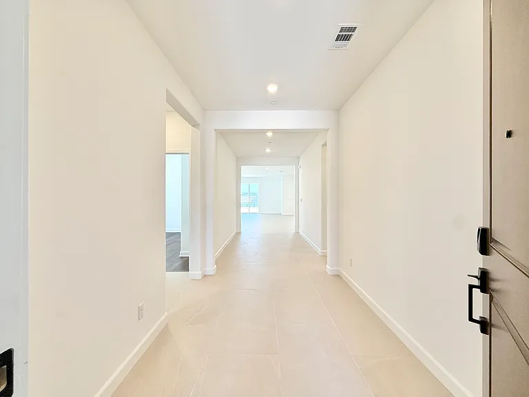 273 Paxton Way — Photo 2