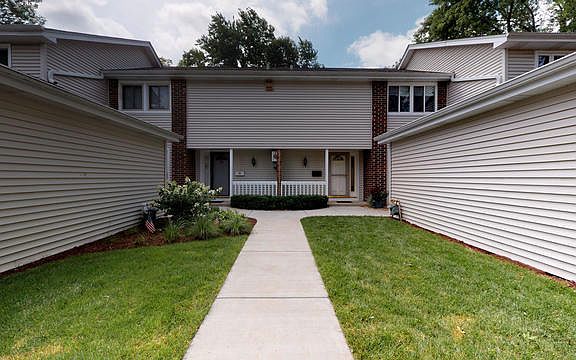 3rd image of 30W355 Oakmont Dr