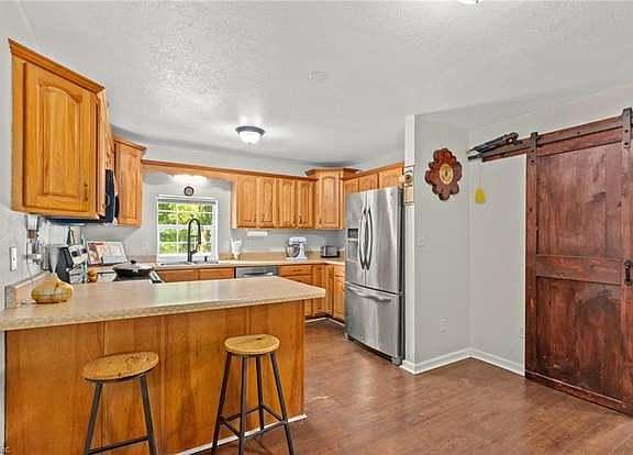 4th image of 1920 Centerville Tpke S