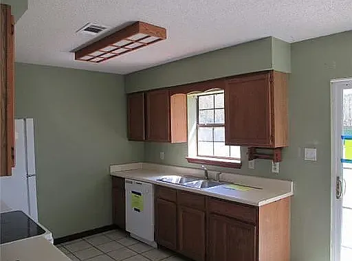 9121 Warbler Ave — Photo 3